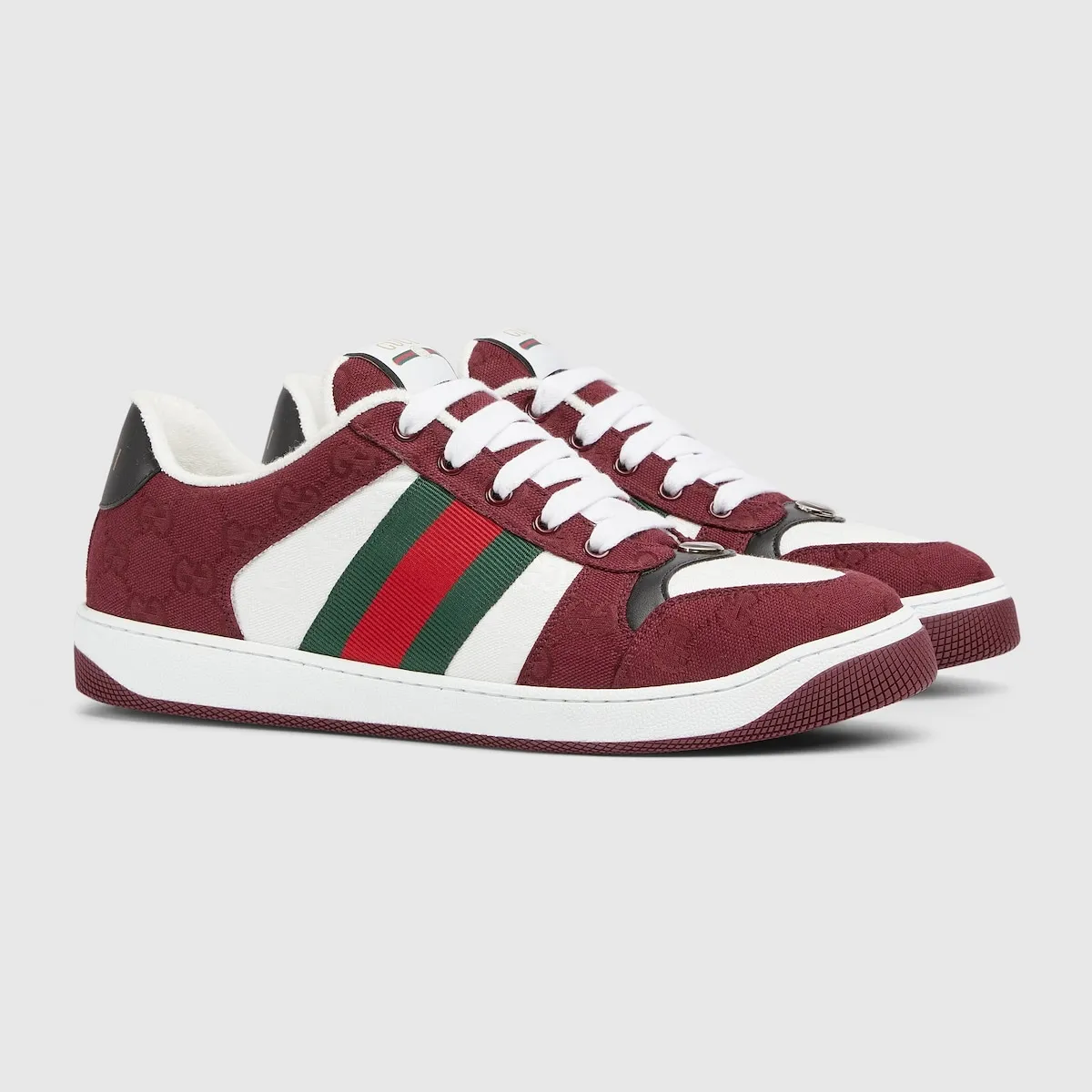 P620 Welcome to compare with the official website pictures directly. GUCCi 2025 latest Screener men's and women's web sneakers ♞size; 35~40.39~44 The Screener series of sneakers are inspired by the classic sneakers of the 1970s. They are named after the defensive movements in sports. They are decorated with striped webbing on the side and embellished with retro Gucci logos. Retro preppy silhouettes and fabrics inspired by nostalgic sportswear have been popular for decades, and these inspirations continue to inform the new collection.